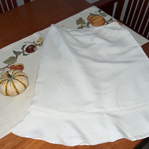 Jones wear white linen skirt - Picture 4 of 4